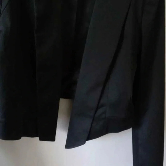 Tristan Black Satin Cropped Blazer - Picture 2 of 6